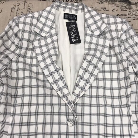Danielle Bernstein Structured Blazer - Picture 7 of 10